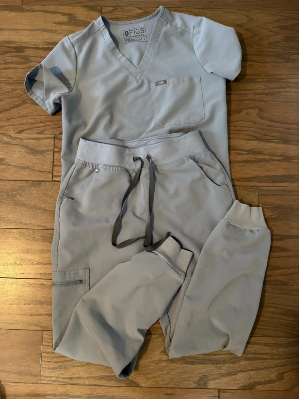 FIGS Dusty Blue Scrub Set - Top & Jogger Pants - Picture 2 of 9